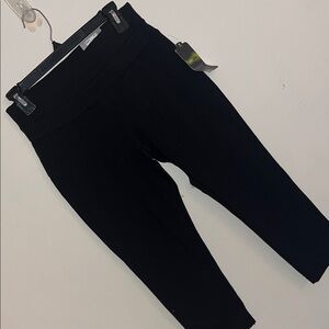 Tek Gear women’s M Black Mid Rise Capri Pants